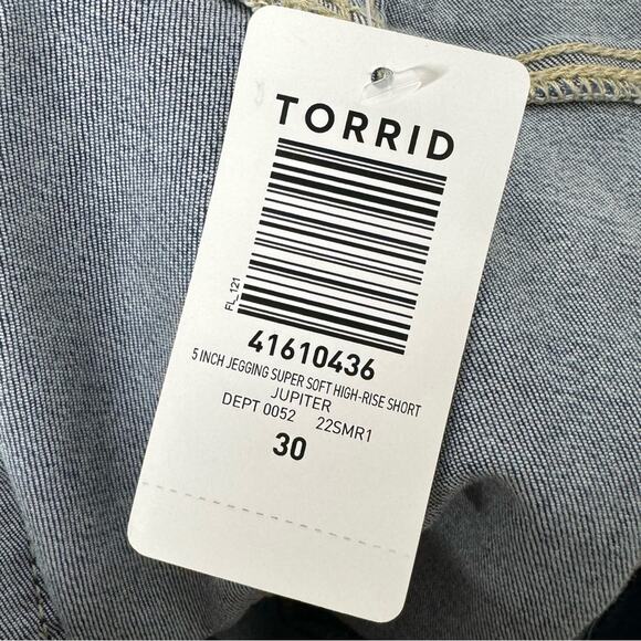 TORRID / jegging 5" super soft high rise denim jean shorts / 30 - Picture 6 of 10